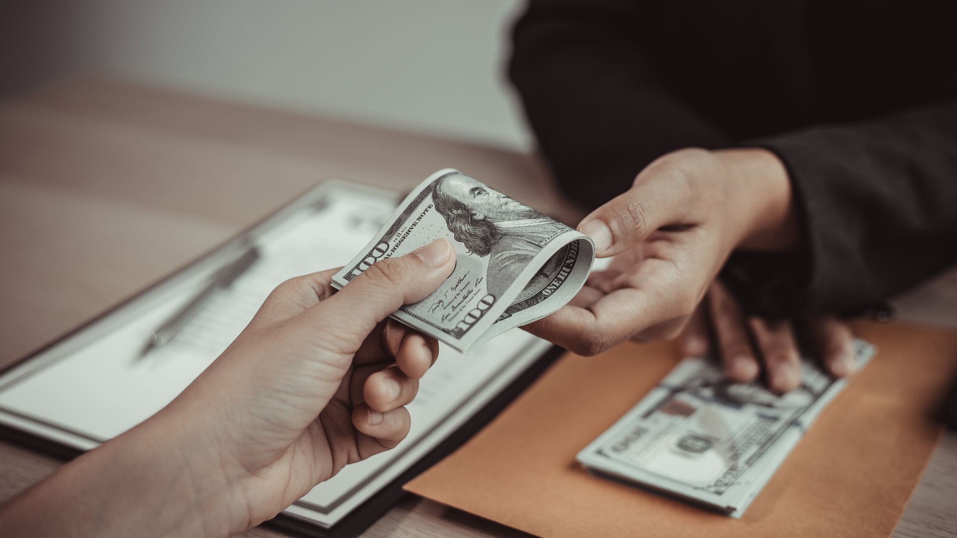 How to Manage Recurring Payments in Italy With Virtual Cards